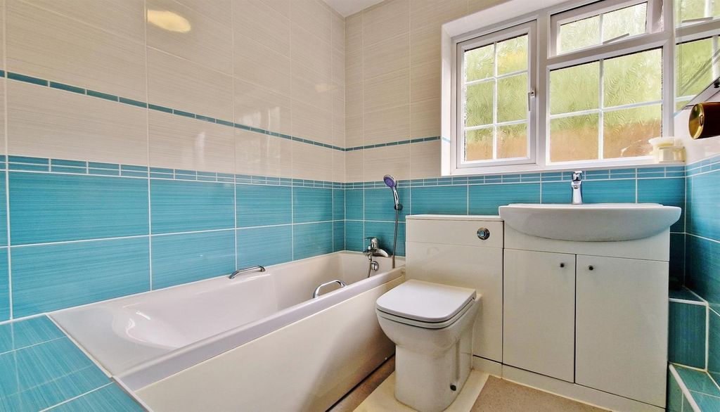 Property photo 2 of 24 Bathroom