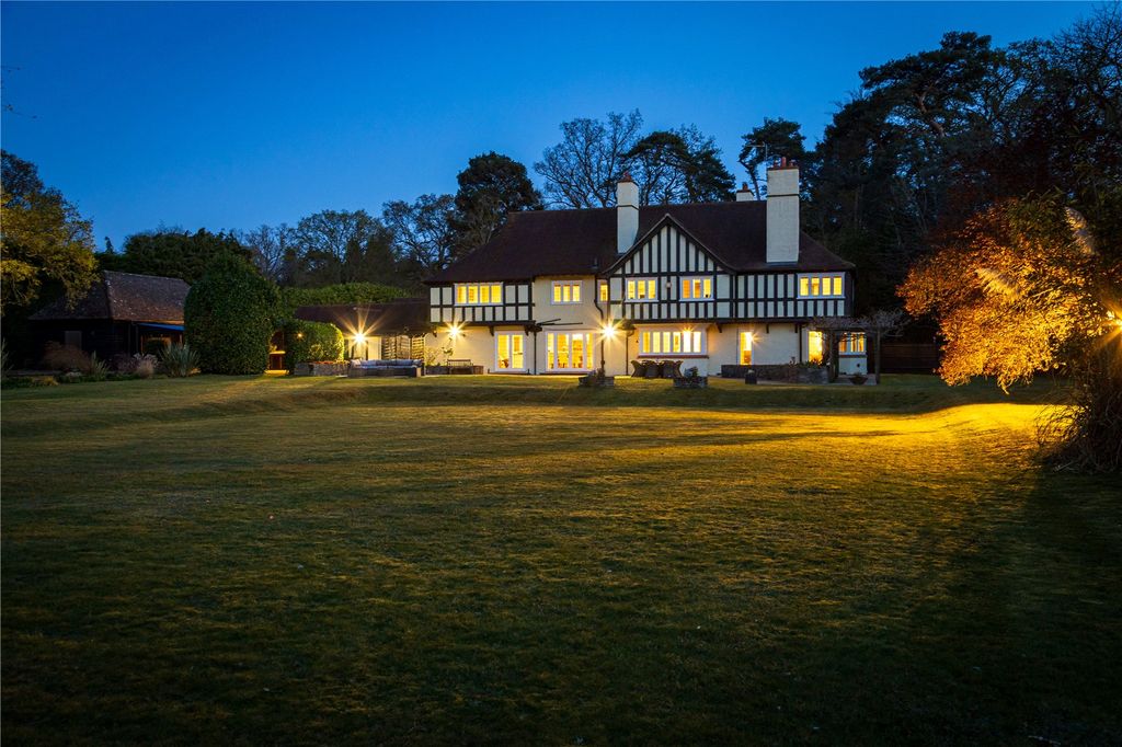 Property photo 2 of 41 House. Partnership