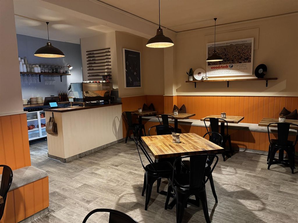 Property photo 1 of 8 Photo 0