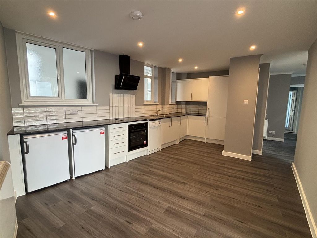 Property photo 3 of 19 Kitchen / Diner