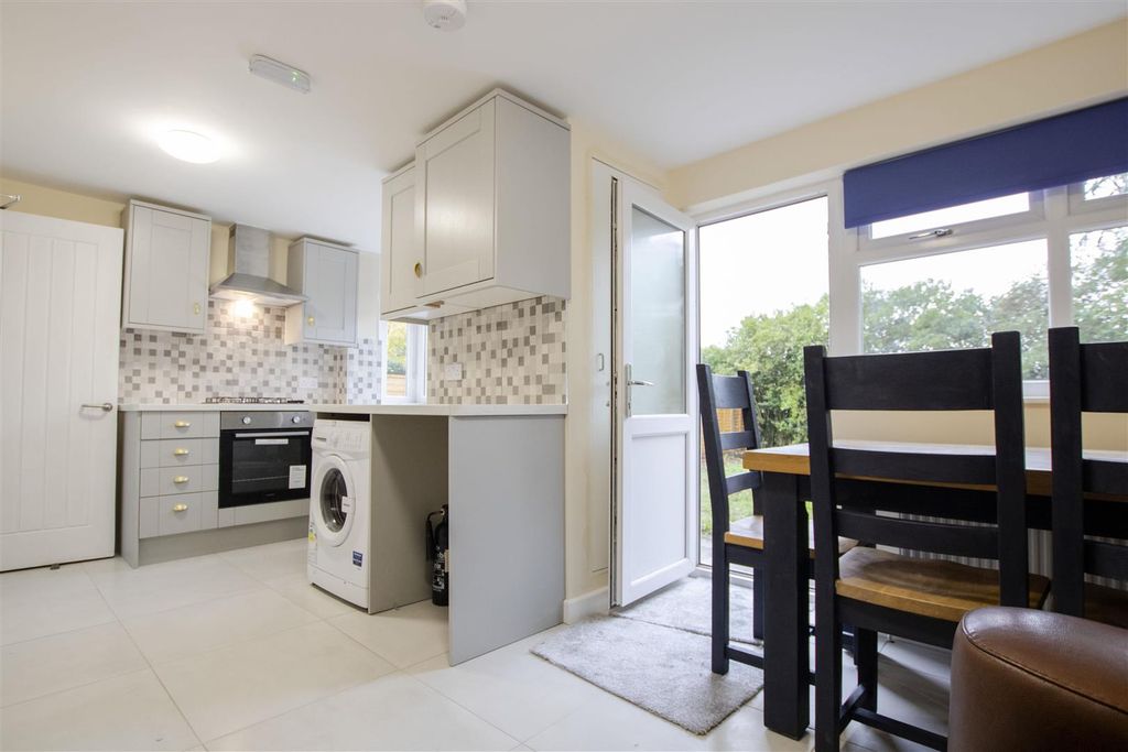 Property photo 3 of 13 Approach