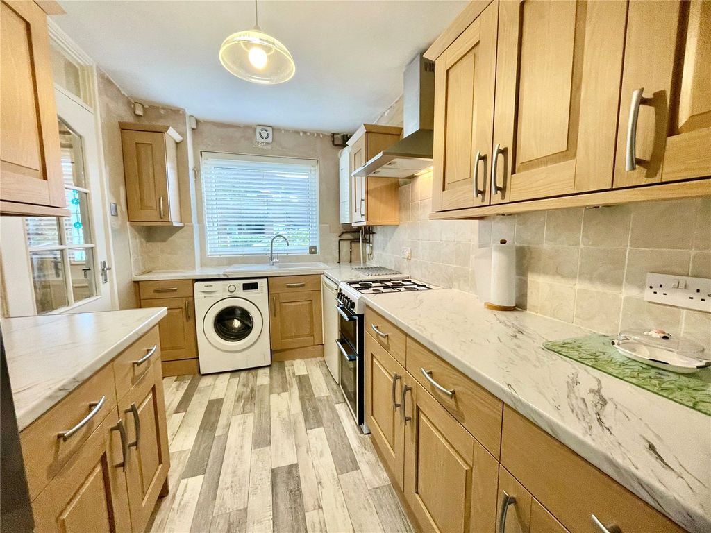 Property photo 3 of 17 Kitchen