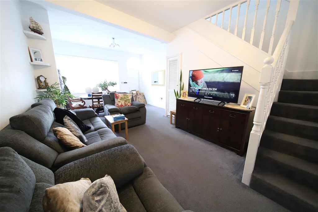 Property photo 2 of 13 Lounge 3.Jpg