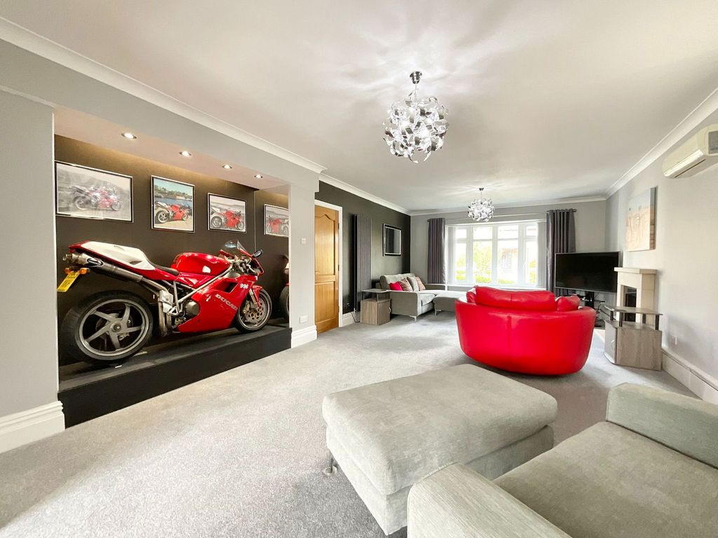 Property photo 3 of 45