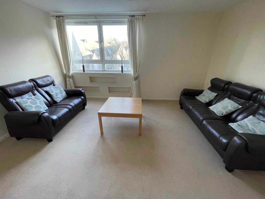 Property photo 1 of 11 Lounge