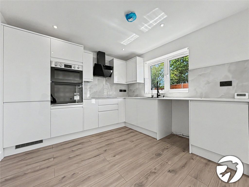 Property photo 3 of 28 Picture No. 04