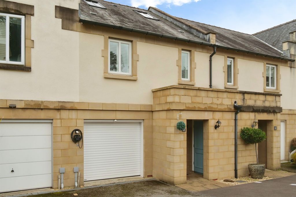 Property photo 2 of 23