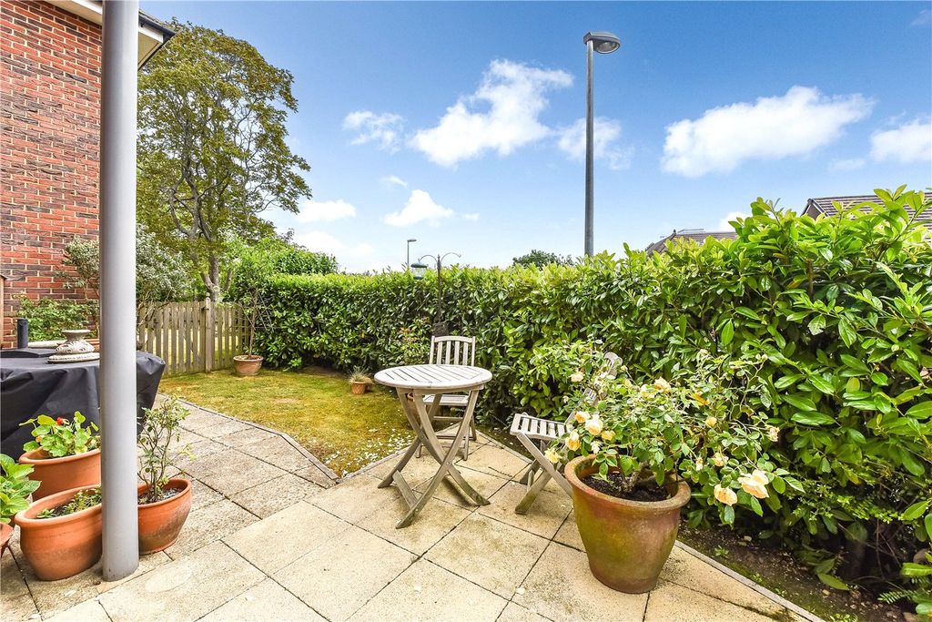 Property photo 3 of 9 Terrace