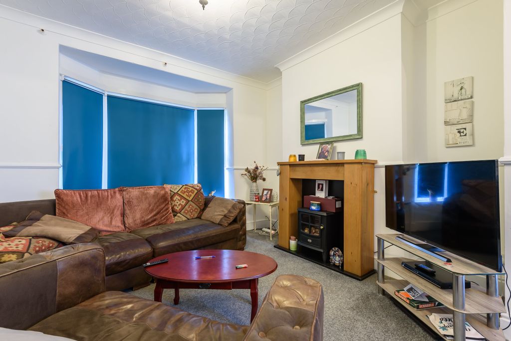 Property photo 3 of 28