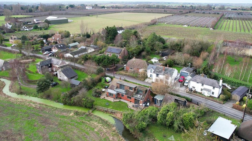 Property photo 2 of 35