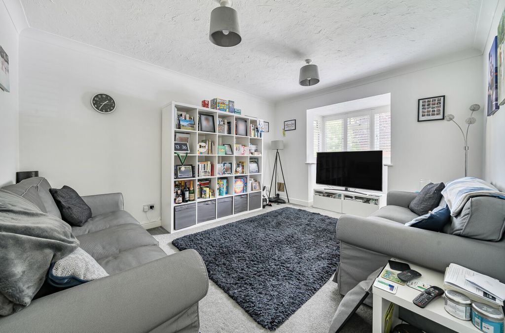 Property photo 2 of 12 1353434-16-68c2De...