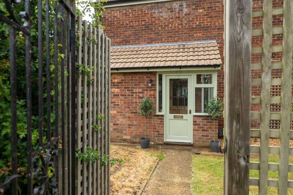 Property photo 2 of 26