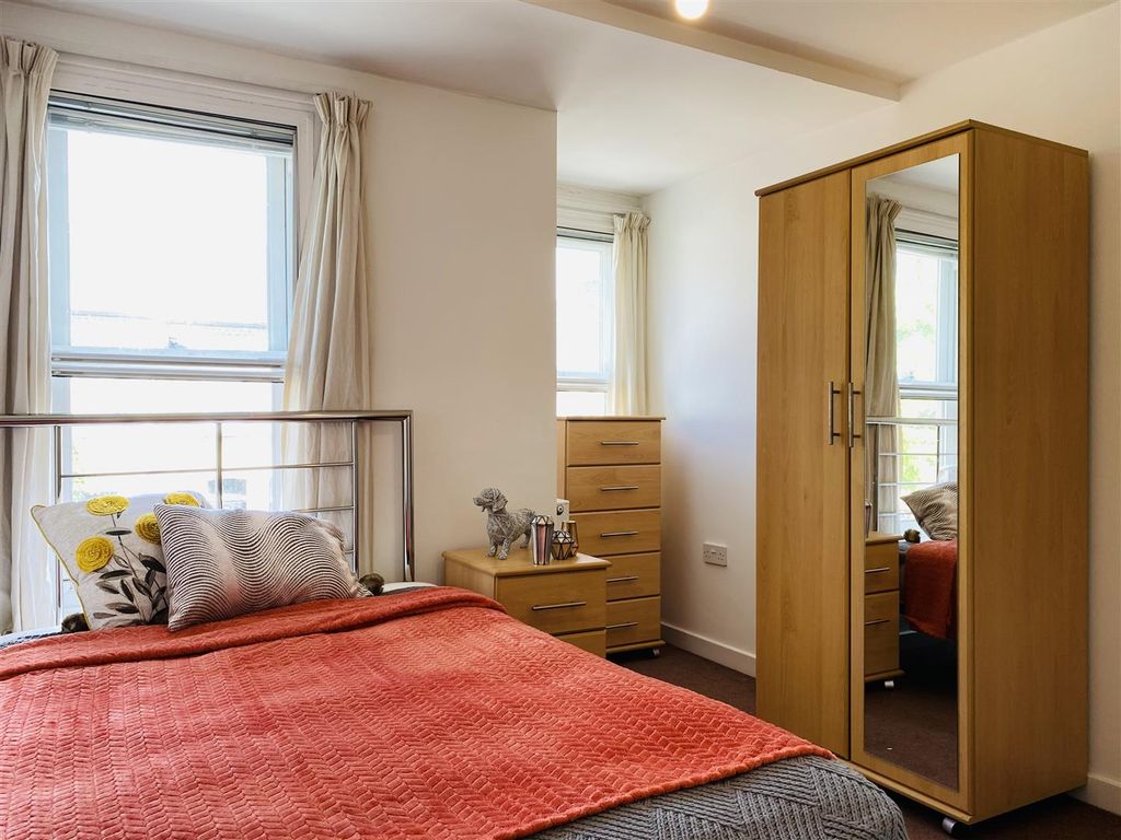 Property photo 1 of 4 Bedroom 1