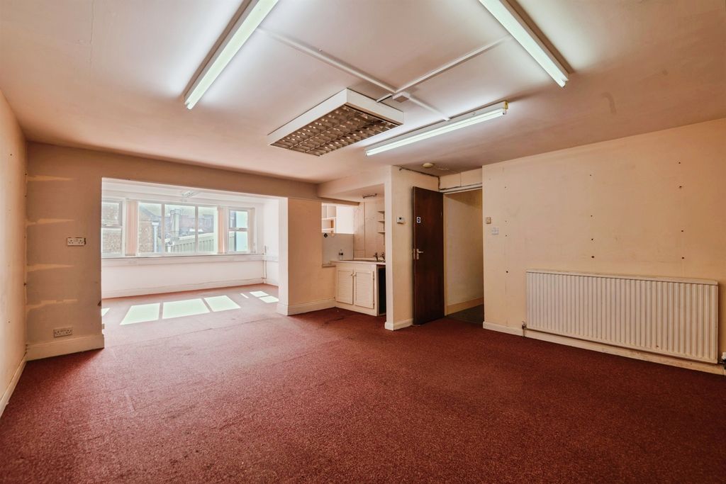 Property photo 3 of 27