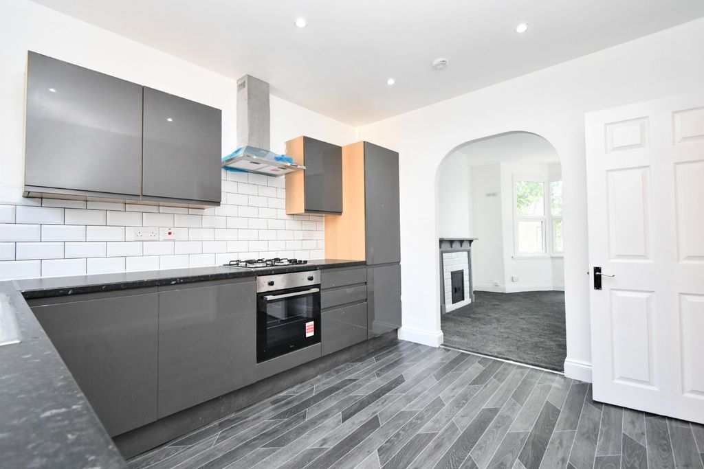 Property photo 2 of 8 5335491