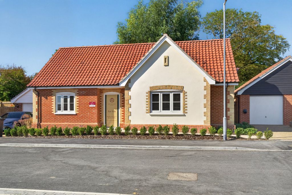Property photo 1 of 16 Fallows Watch