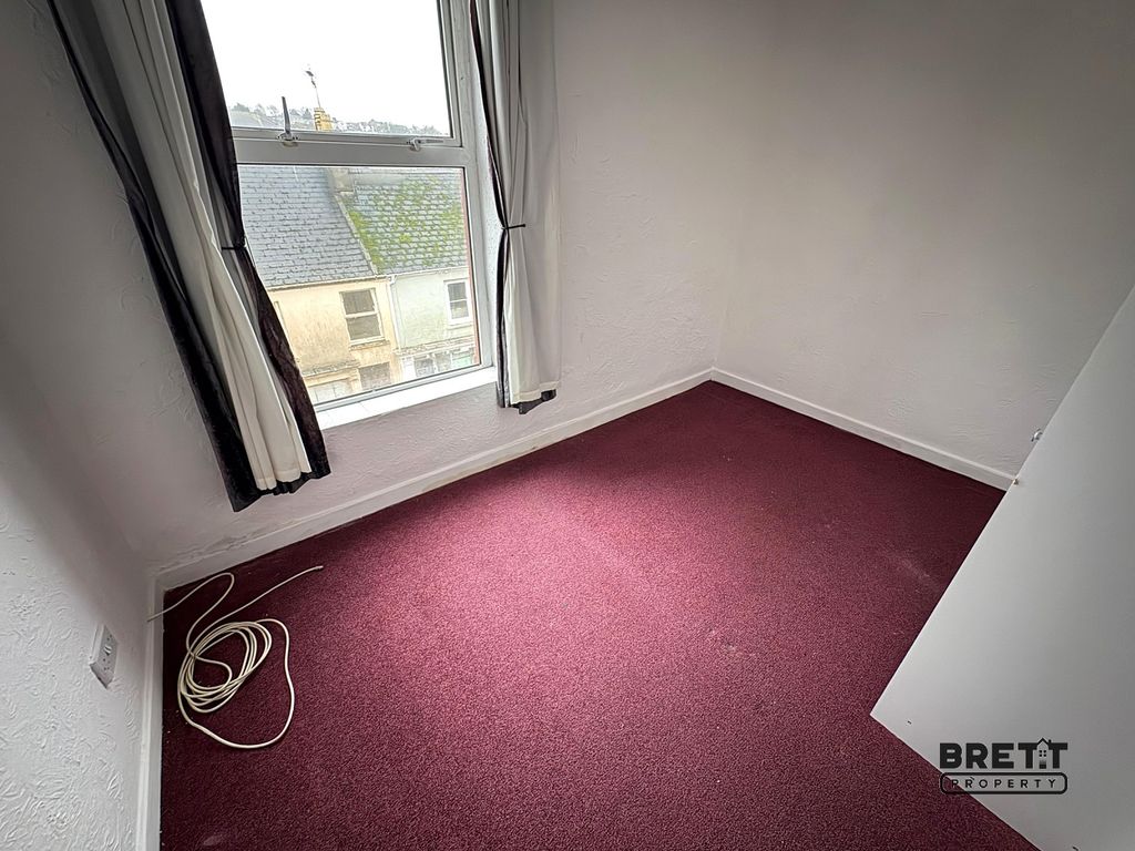 Additional image 4 of 2 bed flat to rentFlat 7 Edinburgh House, 95 Queen Street, Pembroke Dock, Pembrokeshire. SA72