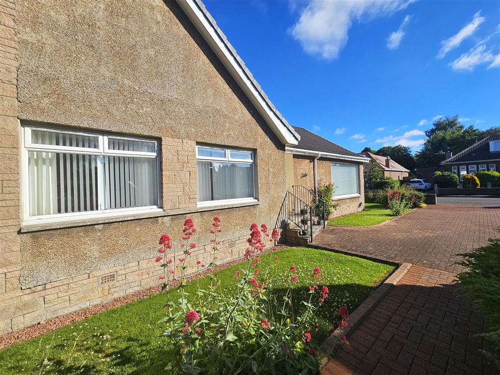 Property photo 2 of 27