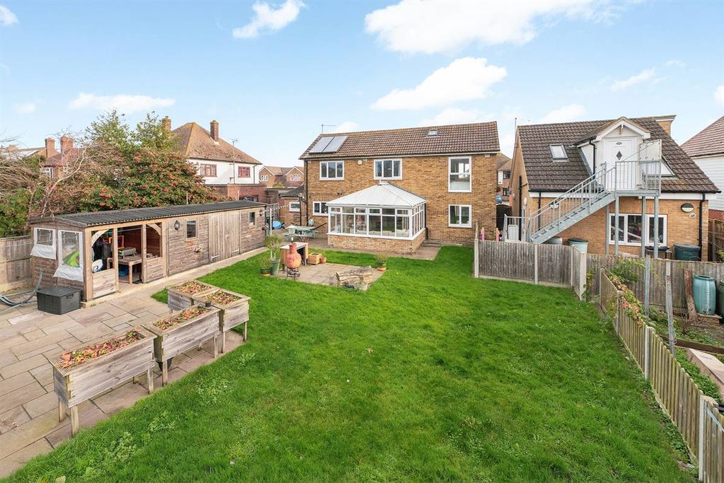 Property photo 2 of 27