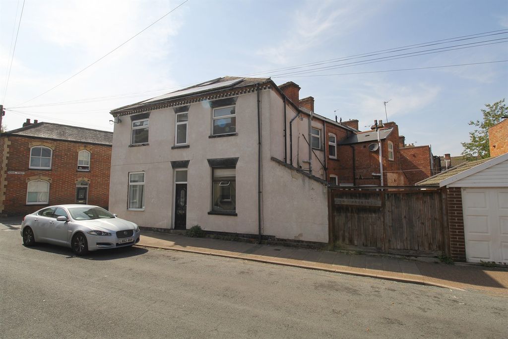 Property photo 2 of 32 Cobden Street