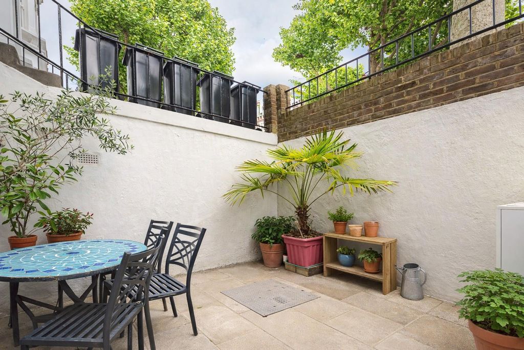 Property photo 1 of 12 Front Ext .Jpeg