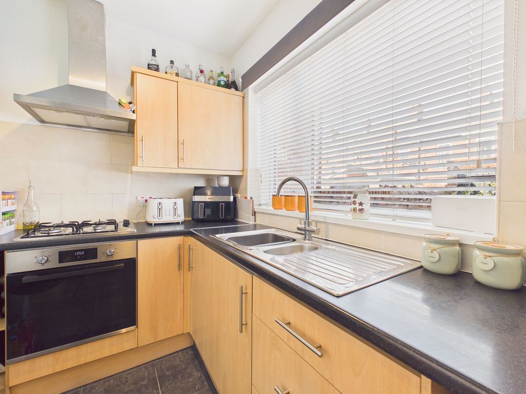 Property photo 3 of 10 Kitchen