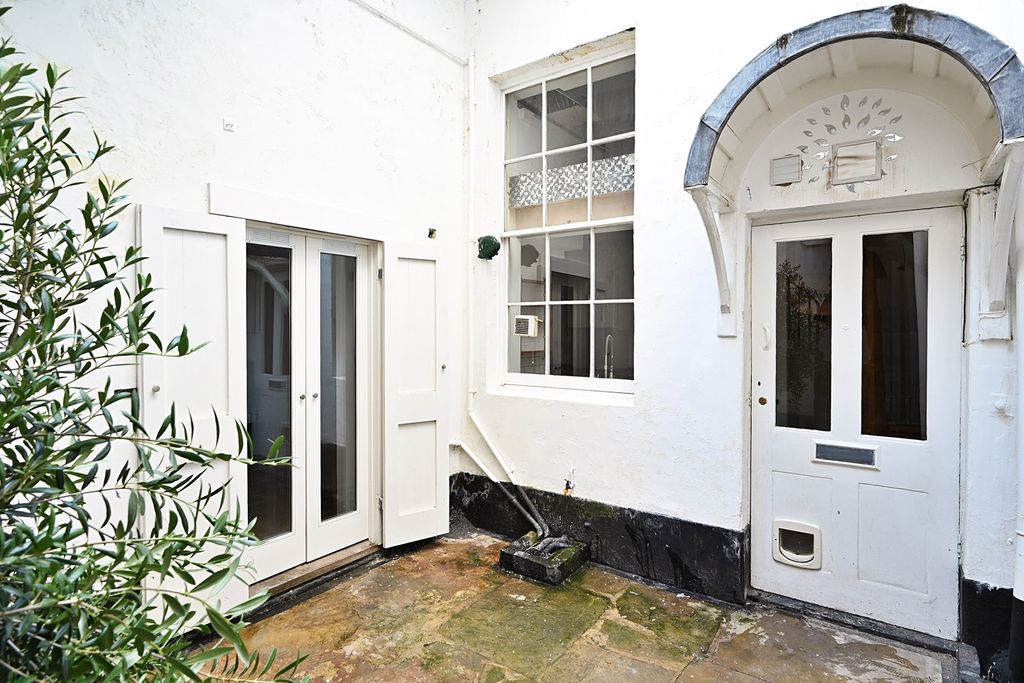 Property photo 1 of 30