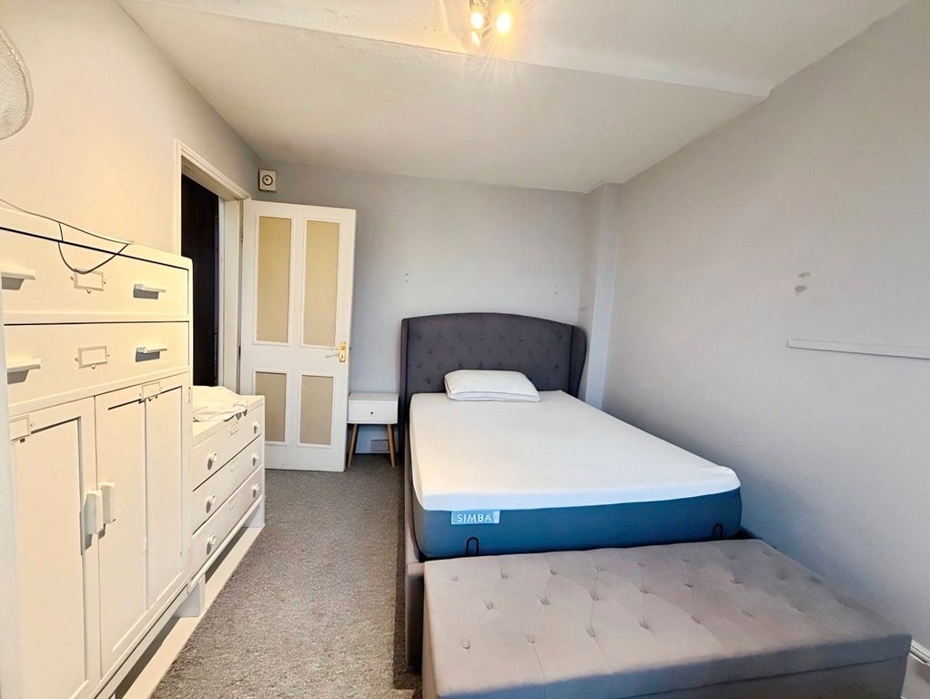 Property photo 3 of 7 Double Bedroom