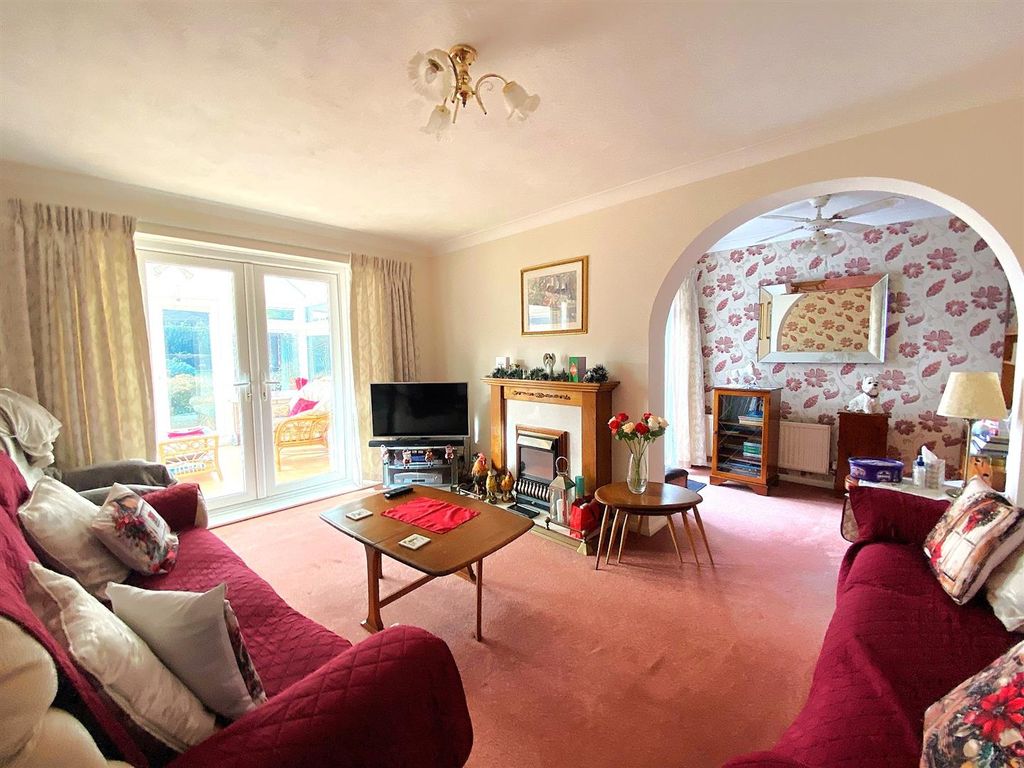 Property photo 2 of 14 5 The Briary - Lounge2.Jpg