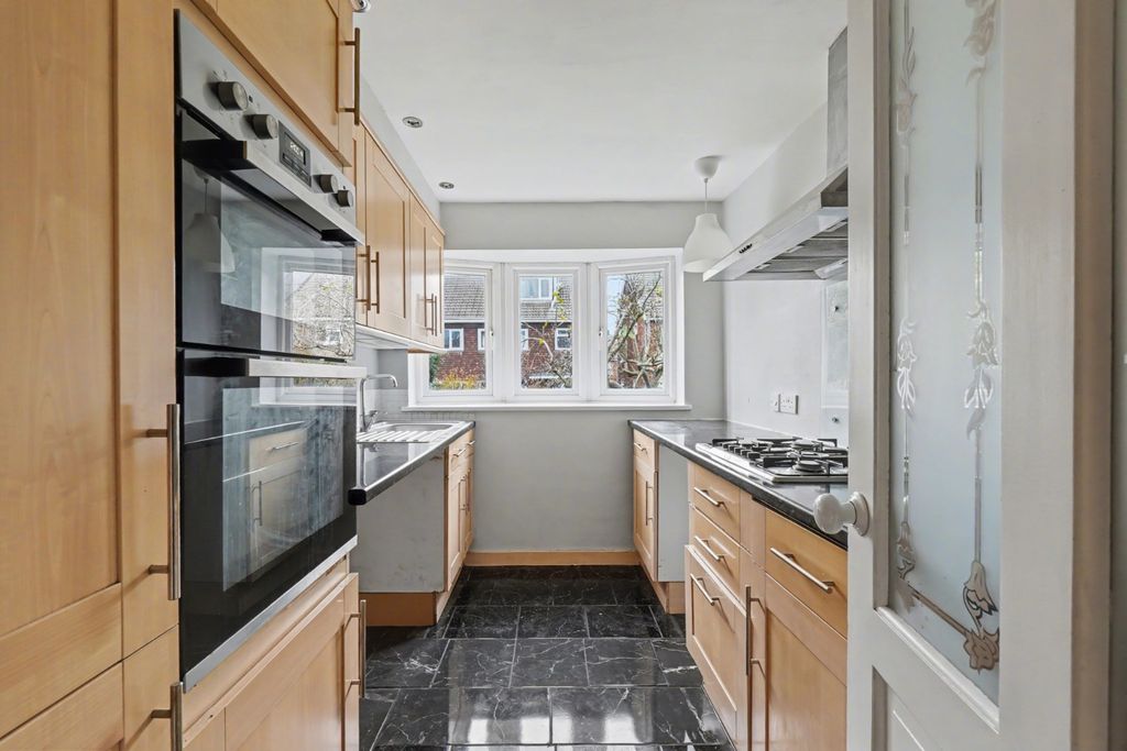 Property photo 2 of 19 4680927