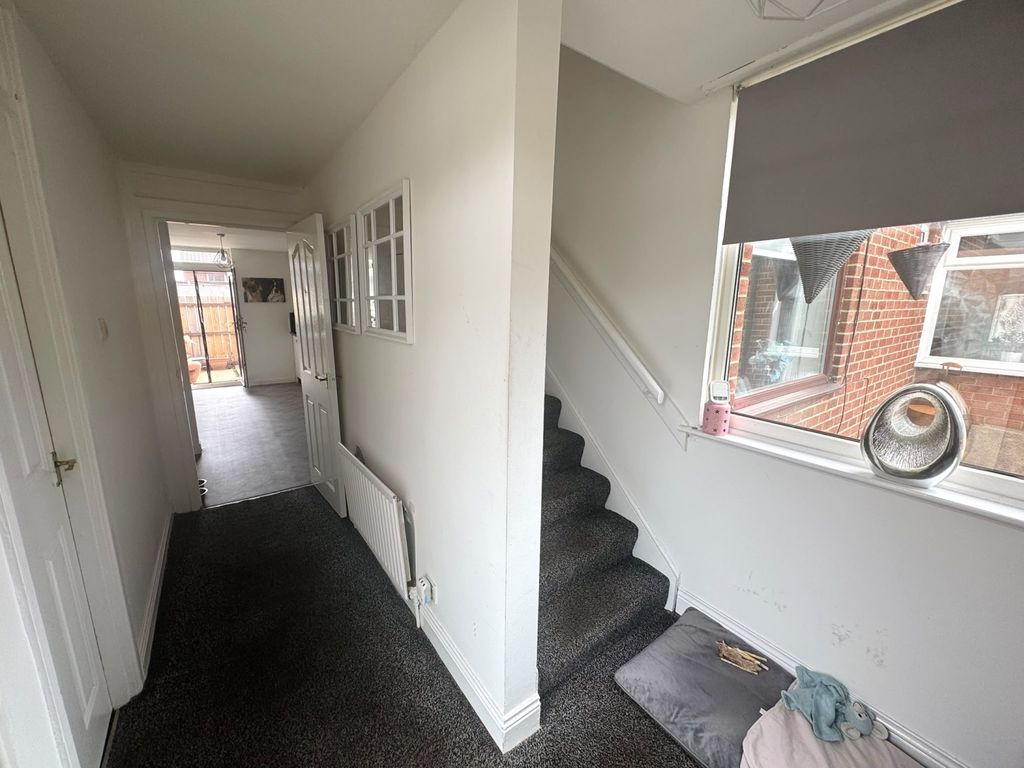 Property photo 2 of 12 02c2c194-4F64-4435-9d1B-1163d1324264