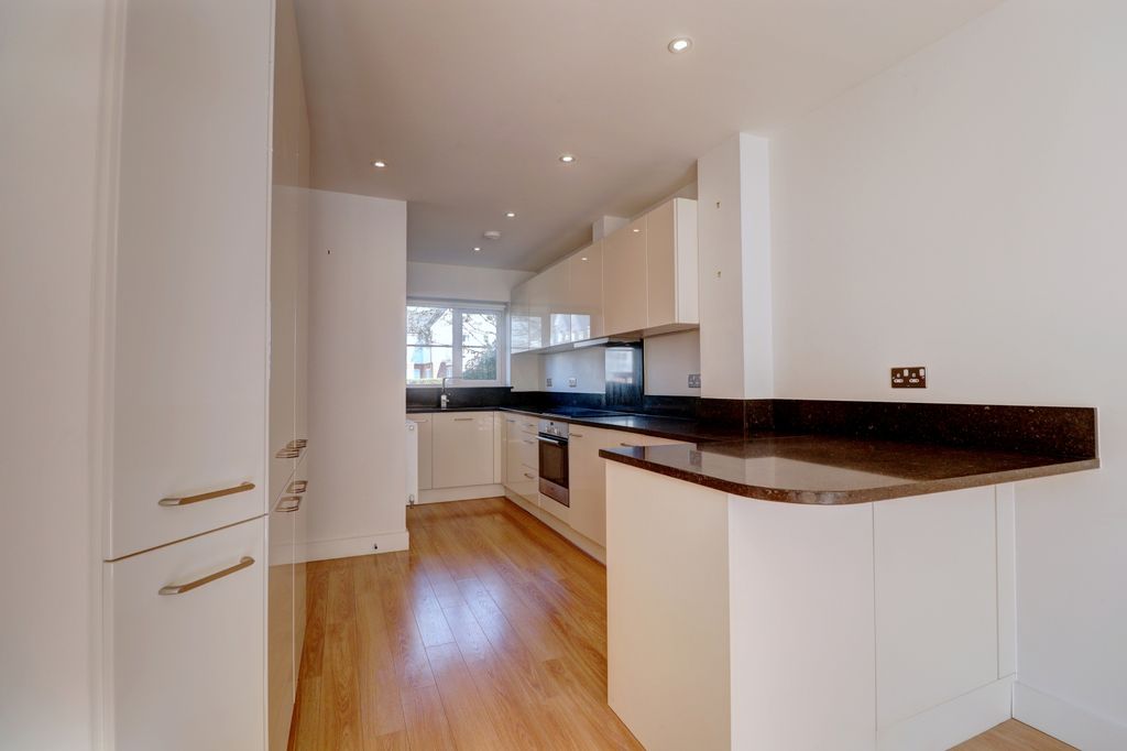 Property photo 2 of 20 Picture No. 21