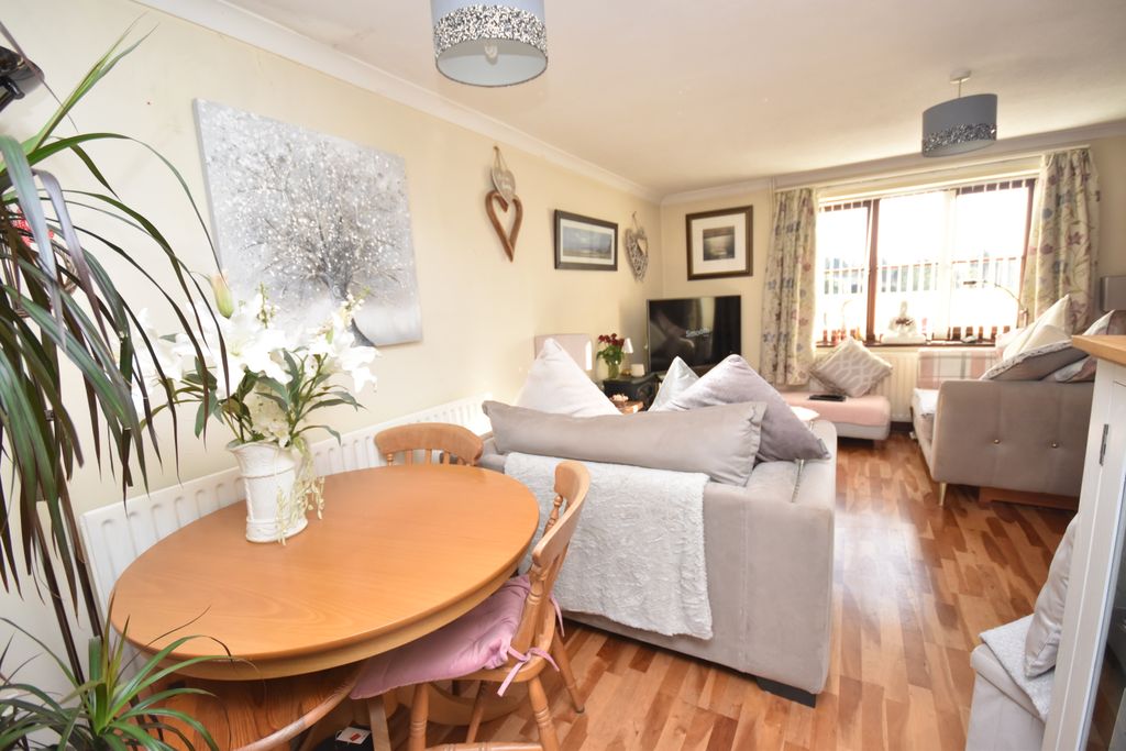 Property photo 2 of 12 Lounge/Dining Area