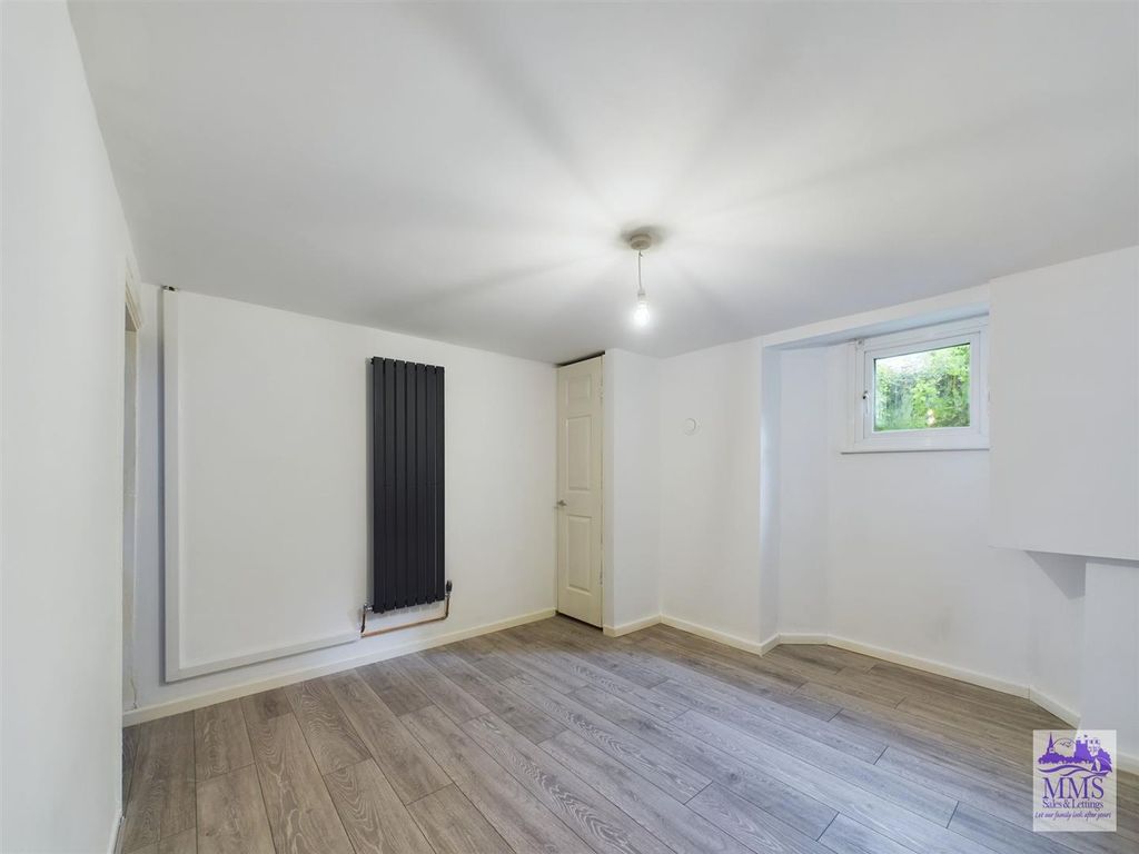 Property photo 3 of 21 Cam02633G0-Pr0042-Still013.Jpg