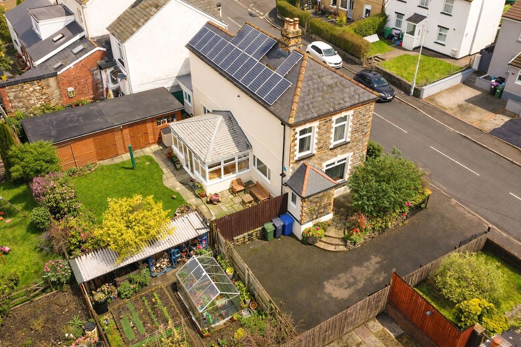 Property photo 2 of 32