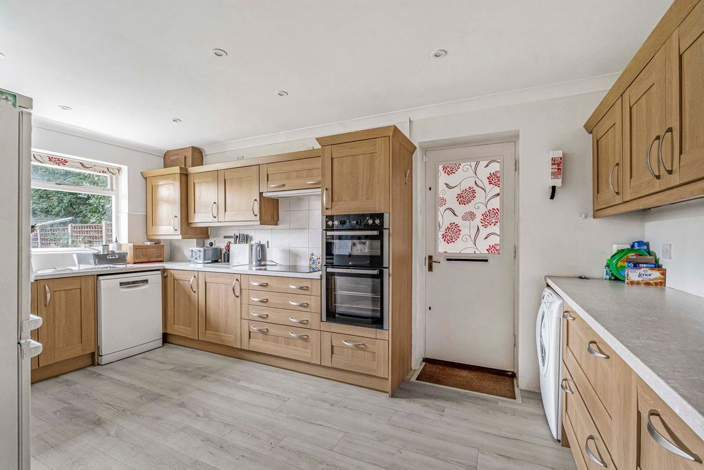 Property photo 3 of 35 Kitchen