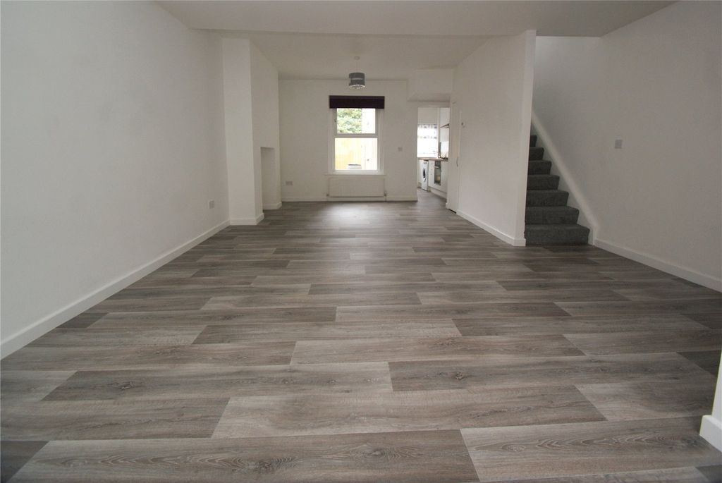 Property photo 3 of 8 Picture No. 06