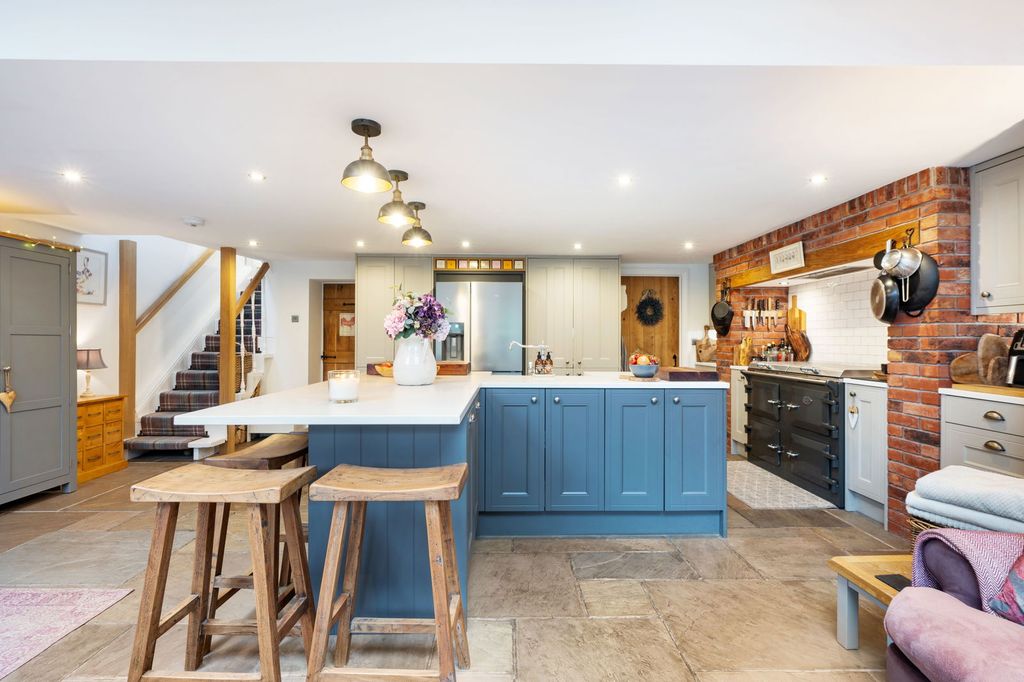 Property photo 3 of 38