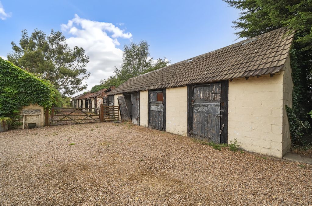Property photo 2 of 24