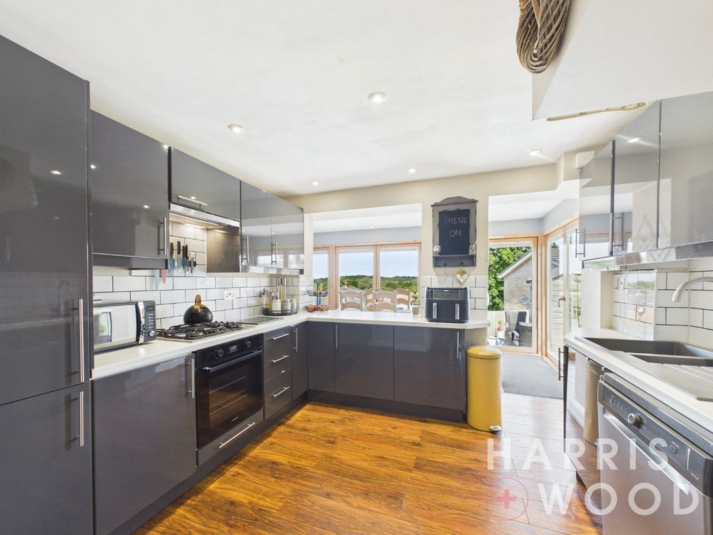Property photo 2 of 24 5261555