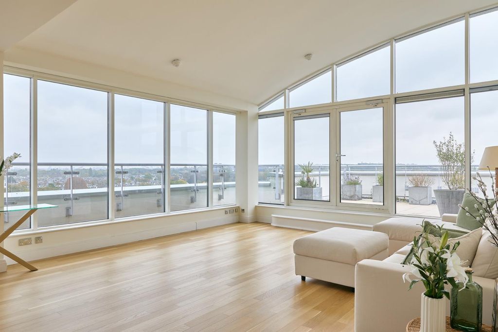 Property photo 1 of 28