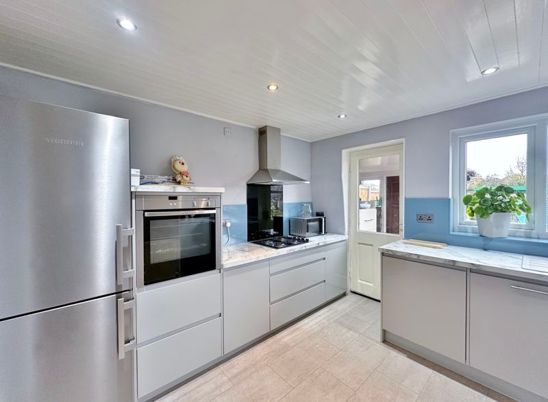 Property photo 3 of 28 Photo 12