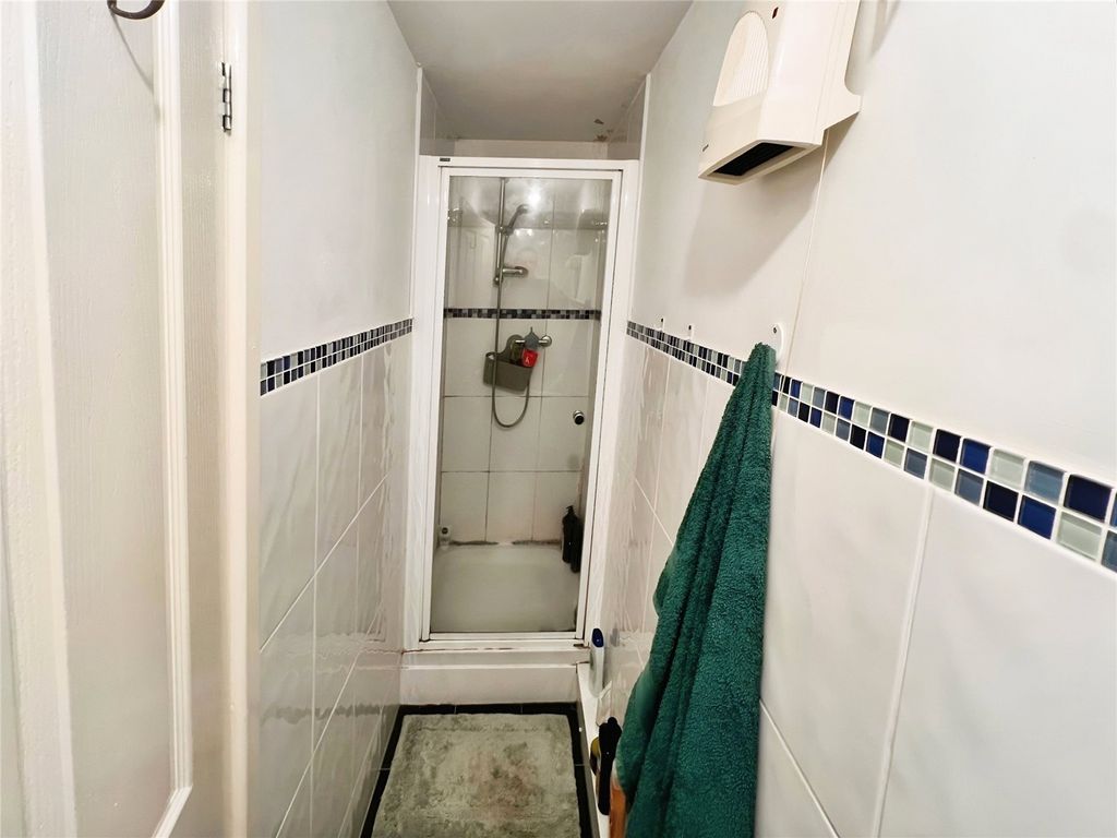 Property photo 3 of 8 En Suite Shower Wc