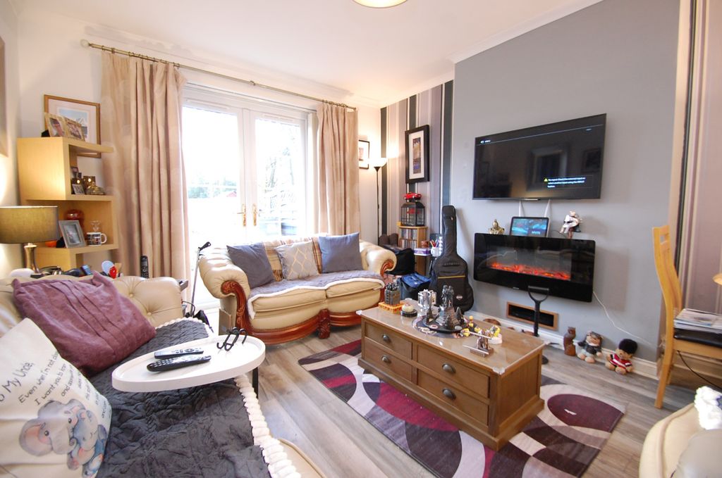 Property photo 3 of 16 4326013