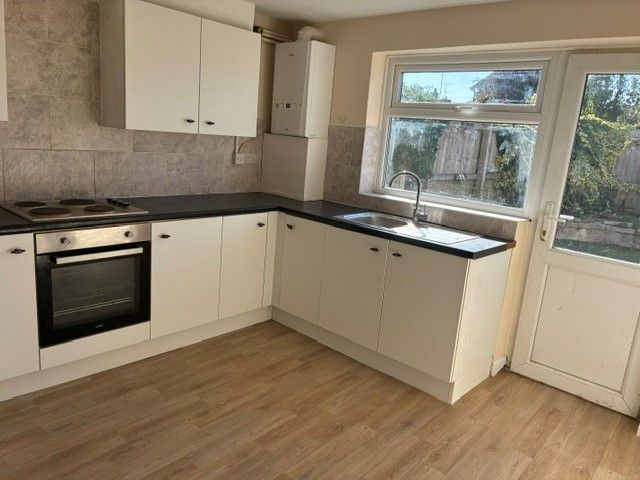 Property photo 1 of 6 Kitchen