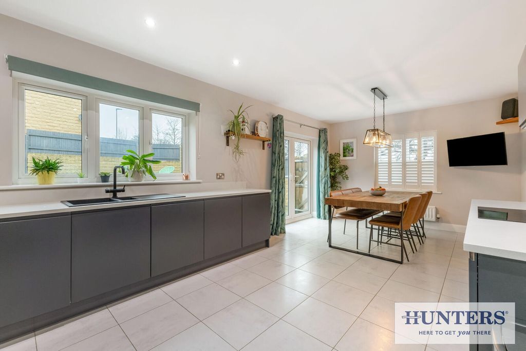 Property photo 3 of 35 Kitchen