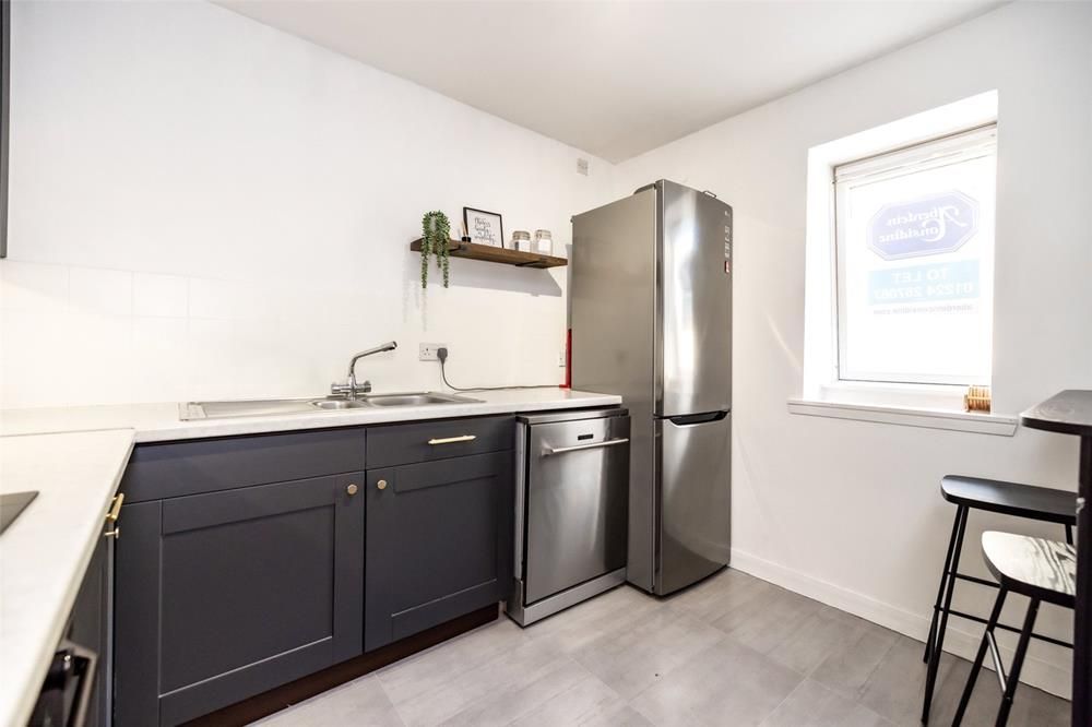 Property photo 2 of 8 Kitchen 2