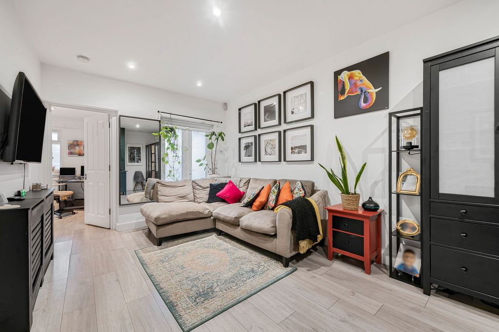 Property photo 2 of 18