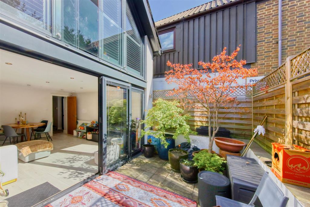 Property photo 3 of 16 12_Glass_Place_Ewell_Road_Image1_20163_4.Jpg