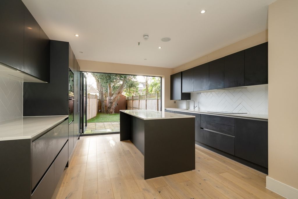 Property photo 2 of 14 5